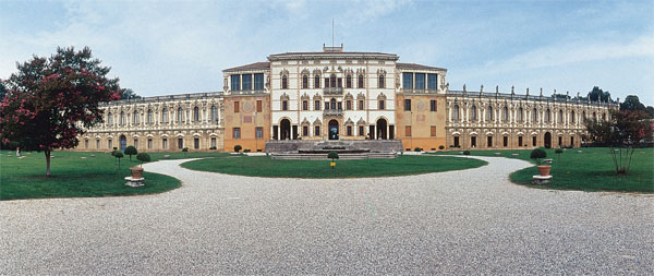 Piazzola sul Brenta (Padova), Villa Contarini