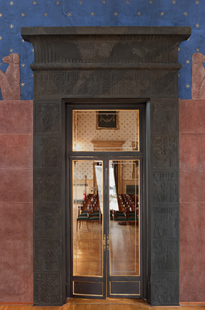 Padova, Caff&egrave; Pedrocchi. Sala egizia, portale d'ingresso.