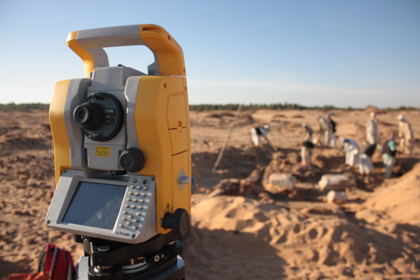Campagna di scavo in Sudan, Stagione 2012. Rilievo topografico sul campo.