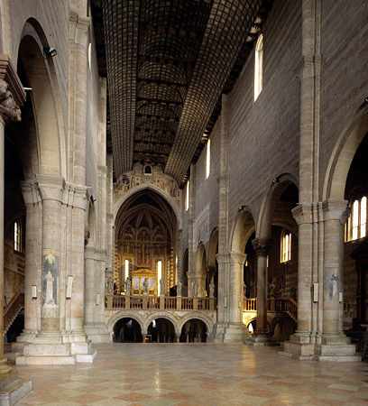 Verona. Interno della basilica di San Zeno